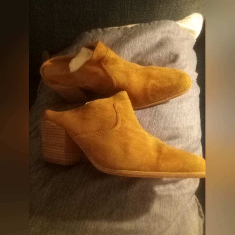 Golden Tan ankle clog boots with heel size 8 suede.